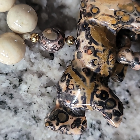 Quartz Animal Print Necklace - Picture 6 of 16